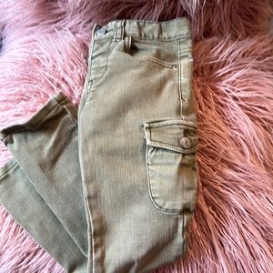 Cat and jack green skinny jeans with pockets. Adjustable waist, button front.